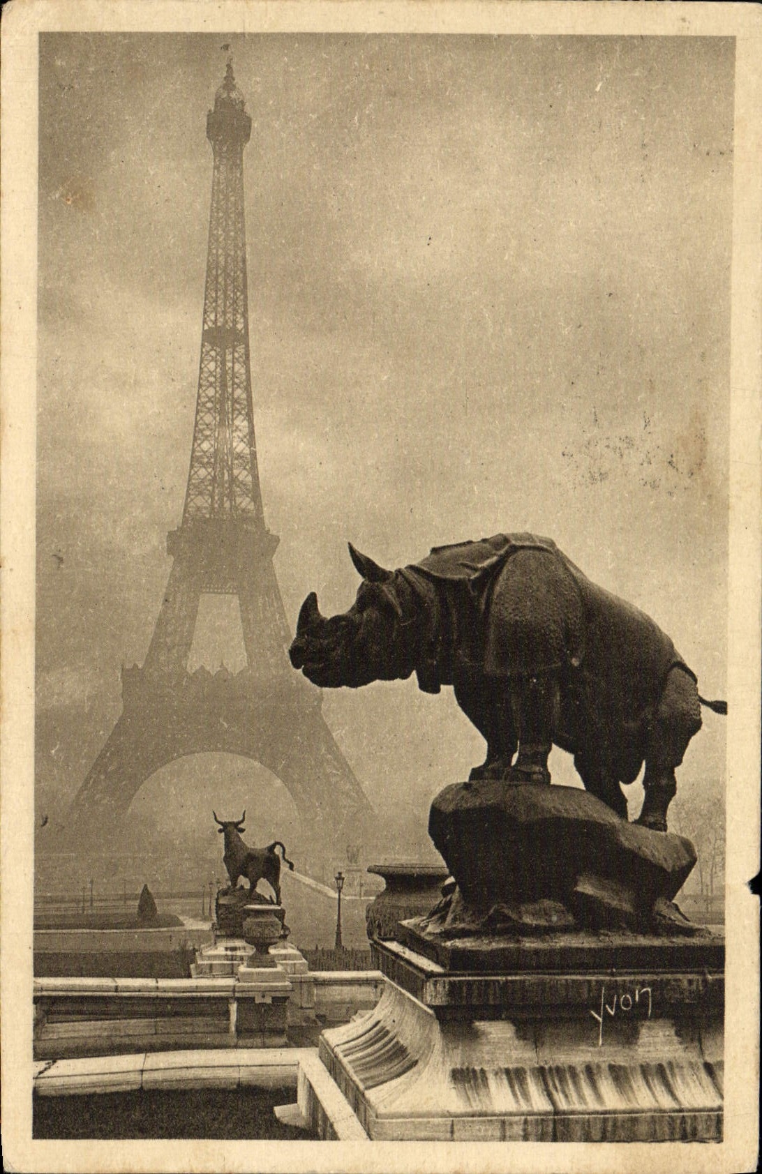 CPA Paris La Tour Eiffel Vue Des Jardins De Trocadero Rhinoceros