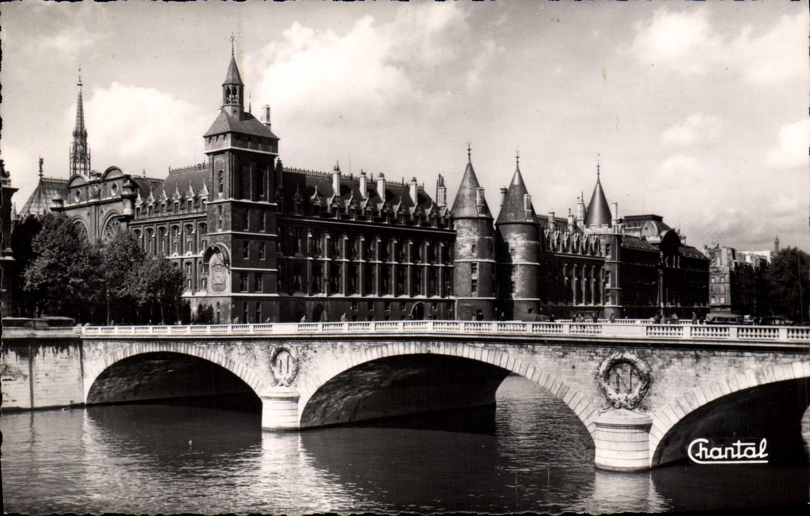 CPM Paris La Conciergerie Et Le Pont Au Change