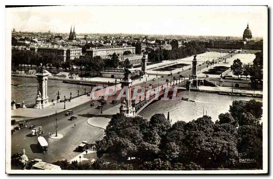 CPM Paris Pont Alexandre III et l'esplanade des Invalides