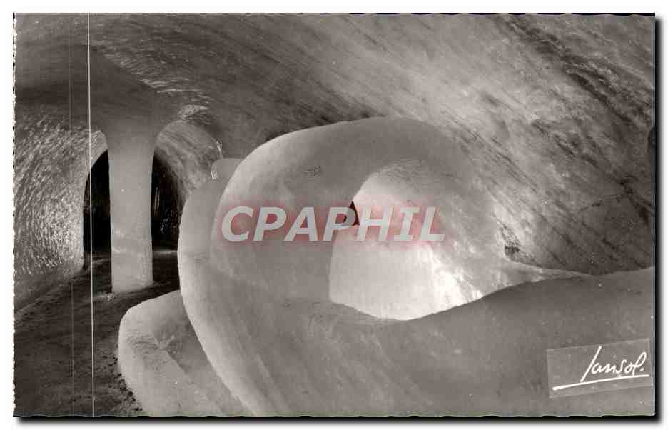 CPM Chamonix Le Montenvers Ait La Grotte De La Mer De Glace La gondole