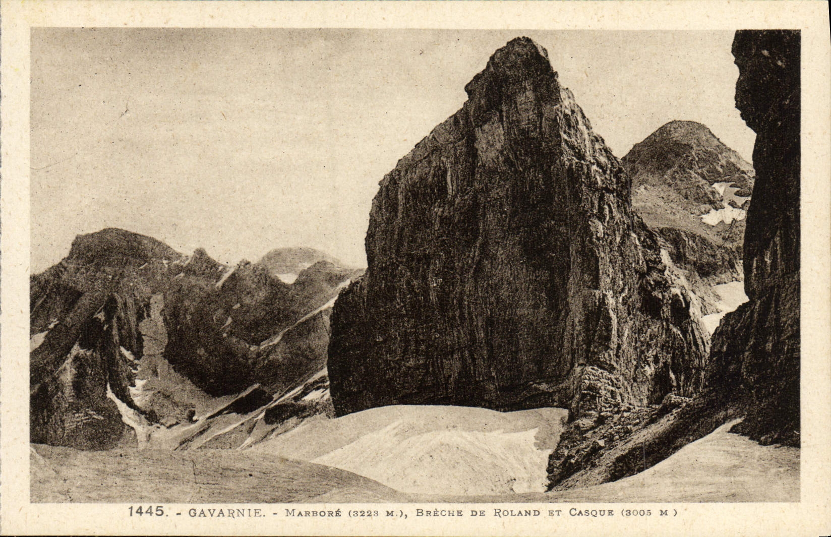 CPA Gavarnie Marbore Breche De Roland Et Casque
