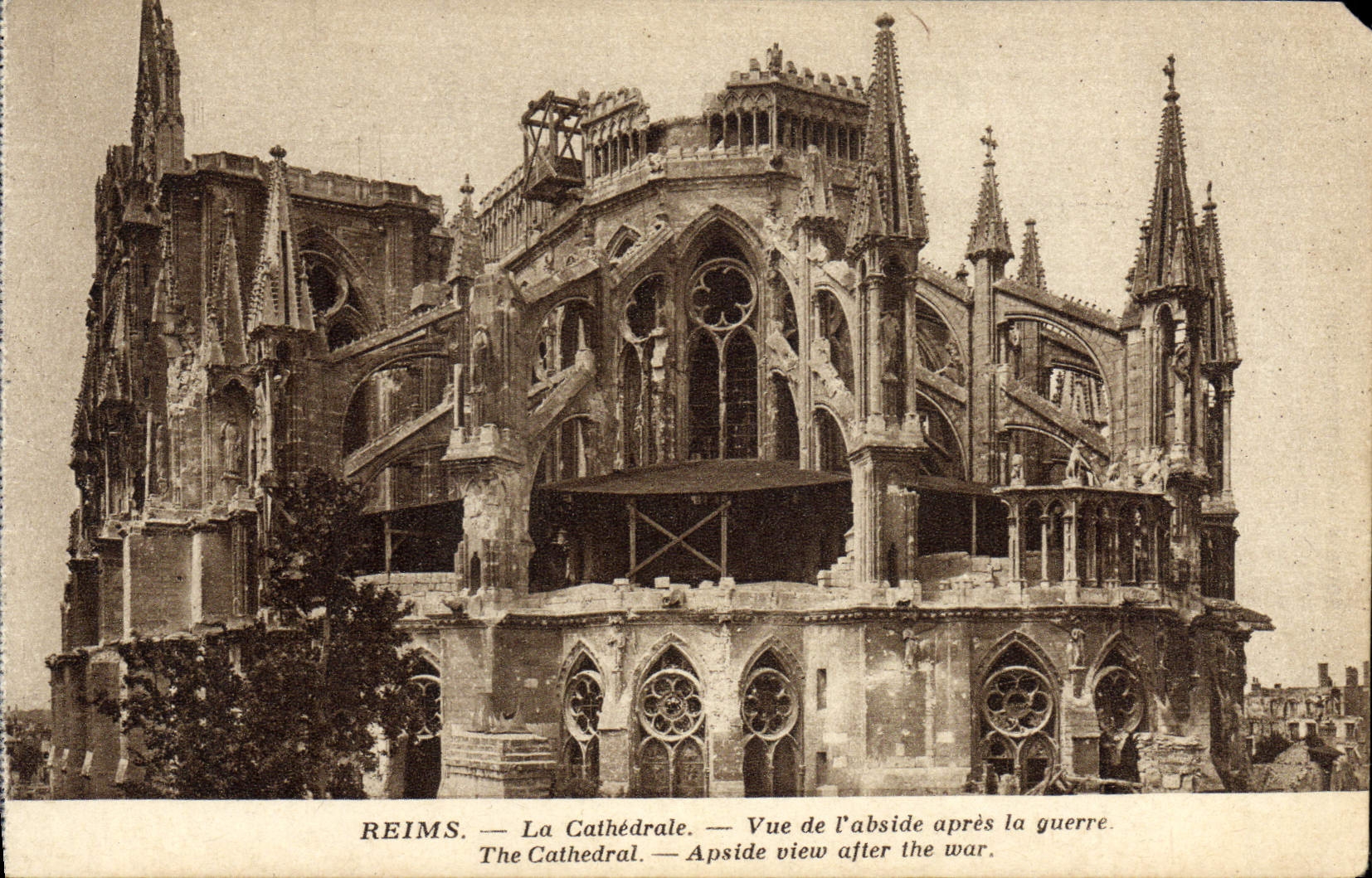 CPA Reims La Cathedrale Vue De I'Abside Apres La Guerre