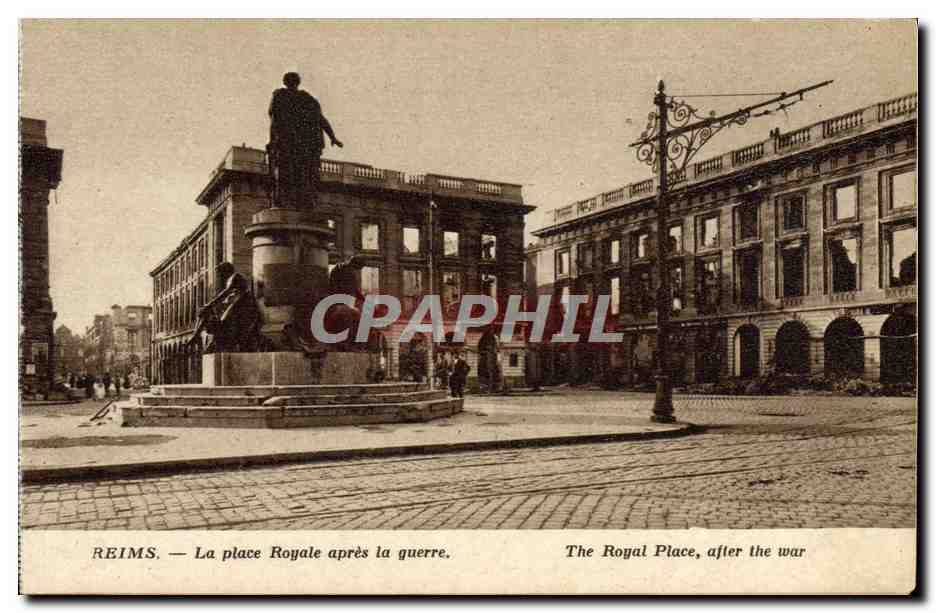 CPA Reims La Place Royale Apres La Guerre Militaria