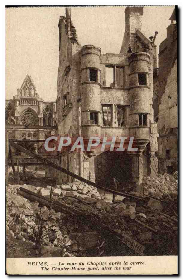 Reims — La cour du Chapitre après la guerre — Édition Reims-Cathédrale