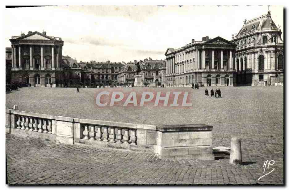 CPA Versailles la cour d'honneur