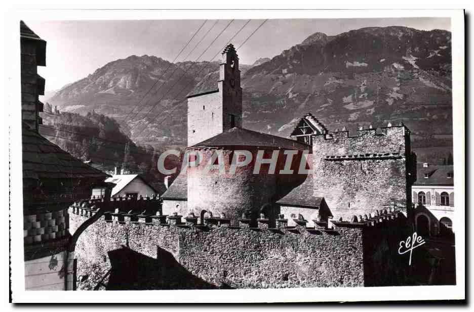 CPA Luz Eglise fortifiee dite des templiers