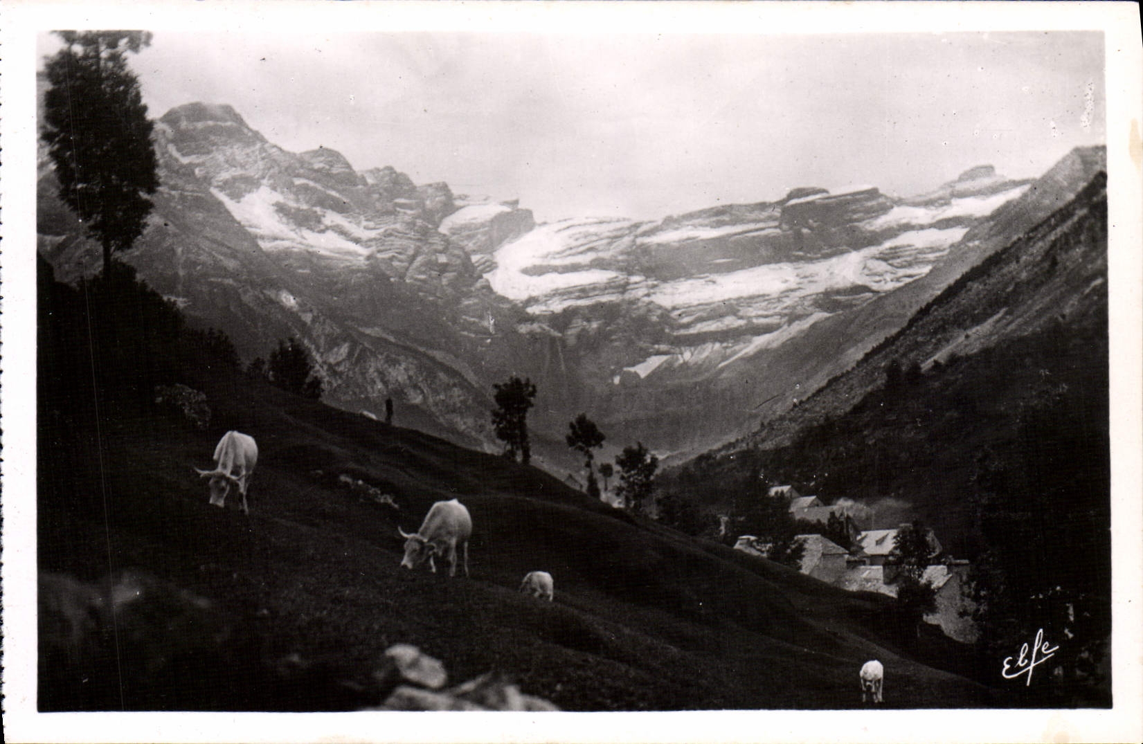 Le Cirque - Vue du Village — Les Hautes-Pyrénées, 1369 n - Gavarnie — Éditeur Elfe