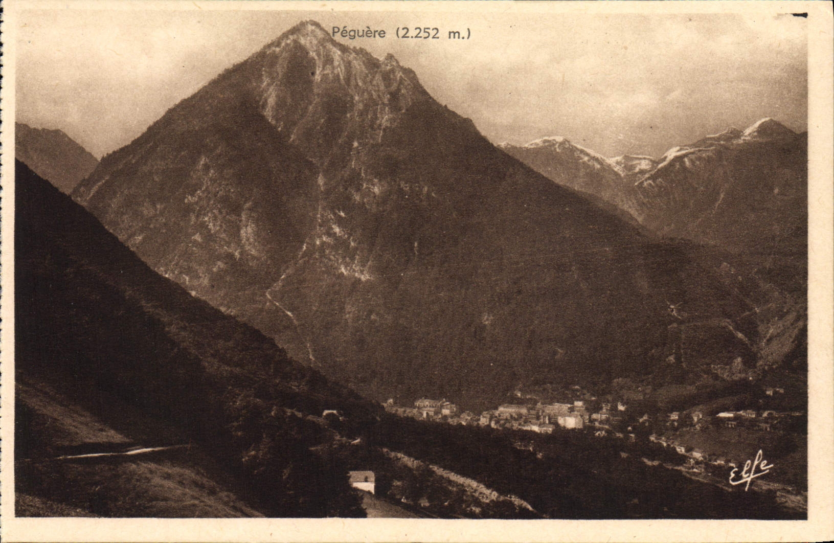 Péguère (2.252 m.) — vue panoramique — Éditeur : Labouche frères, Toulouse