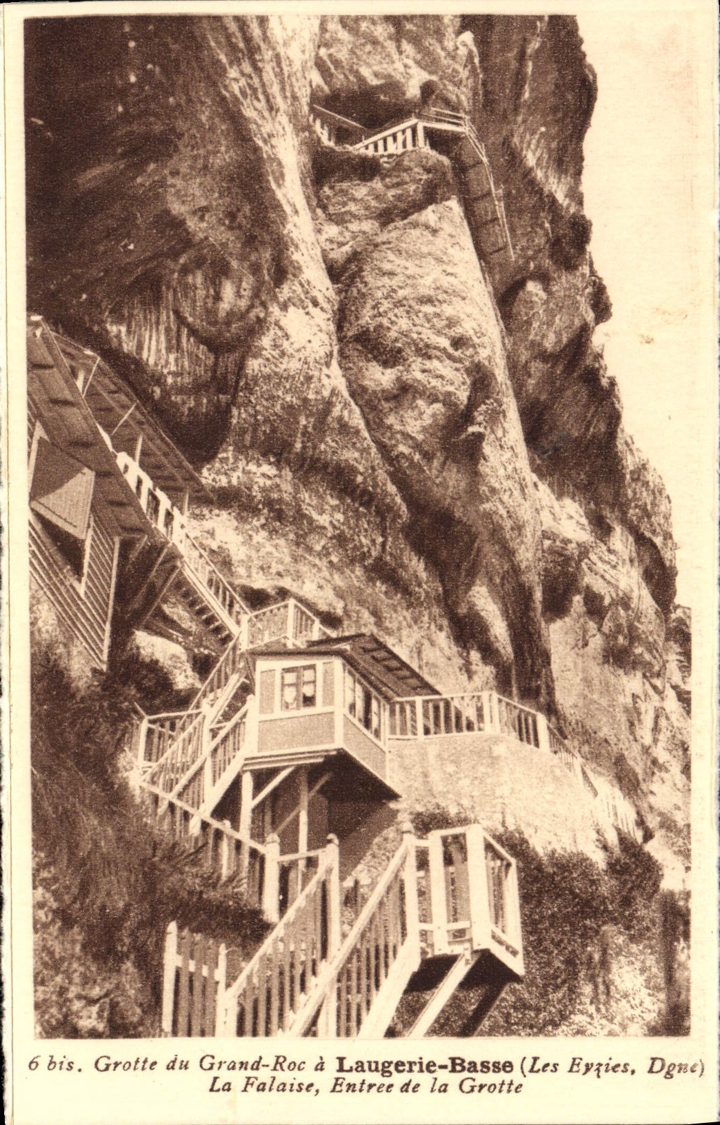 Grotte du Grand-Roc à Laugerie-Basse (Les Eyzies, Digne) — Entrée de la grotte — éditeur CPAPHIL, n° de série 6 bis