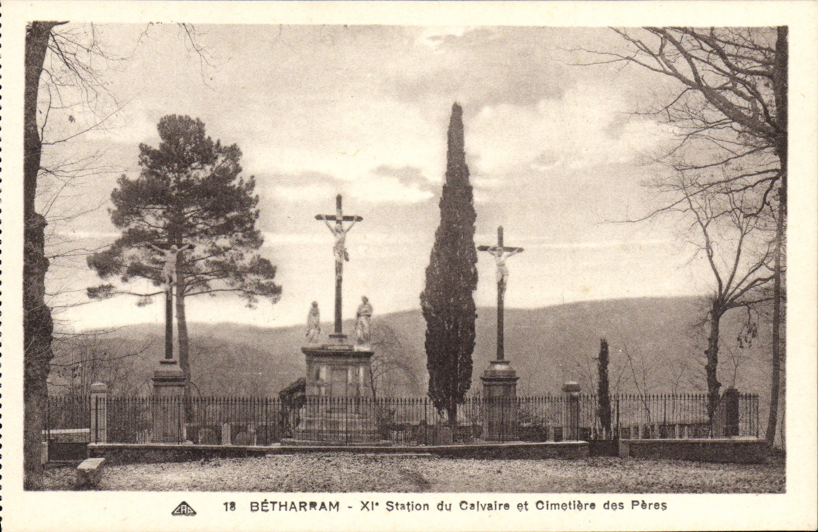 Bétharram - XIe Station du Calvaire et Cimetière des Pères