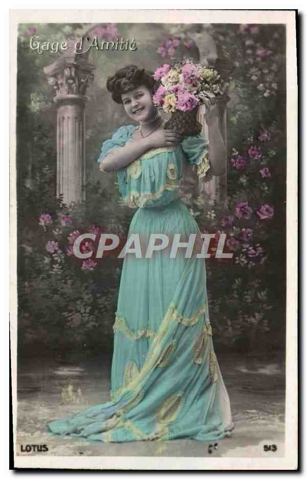 Femme en robe bleue tenant un bouquet — Gage d'Amitié — LOTUS n°543