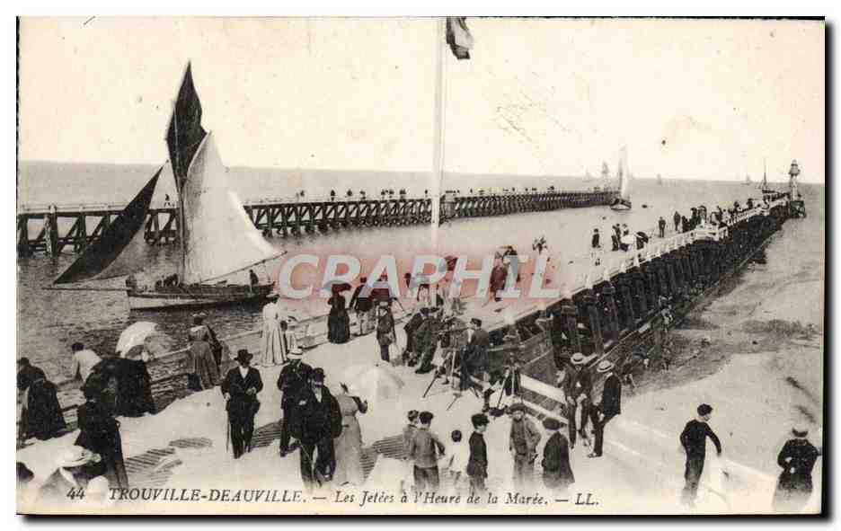 Trouville-Deauville — Les Jetées à l'Heure de la Marée — LL.