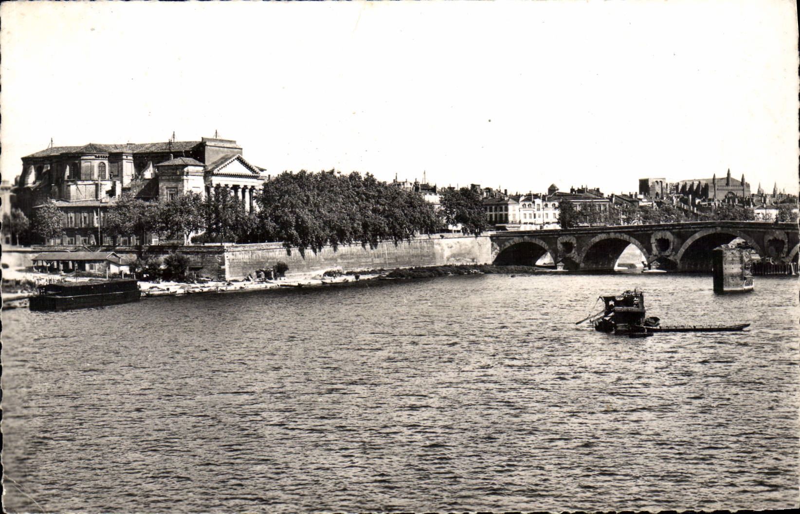 Toulouse — La Garonne vers l'Église de la Daurade — Éditions G. GUTIGNY