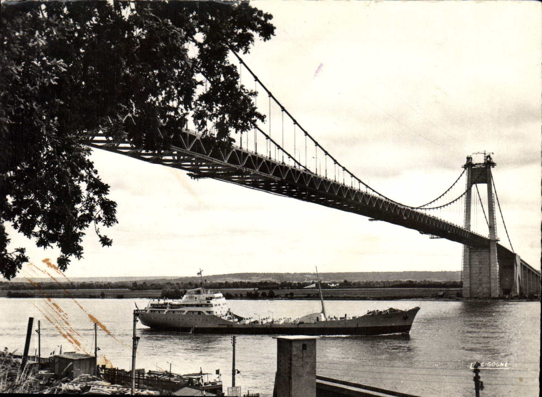 CPM Pont de Tancarville Le Dahra de la SAGA Tanker Bateau