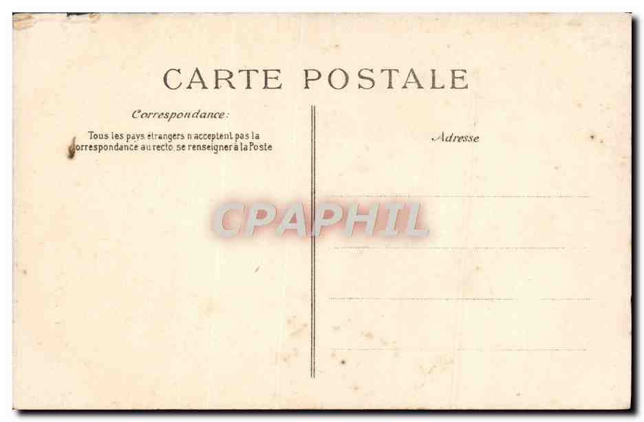 CPA Morlaux La vieille porteuse d'eau Fumant sa Pipe Femme Folklore  — Verso