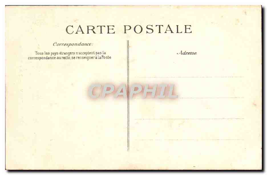En Bretagne — Jeune Bretonne et son porte-bonheur — Reverso