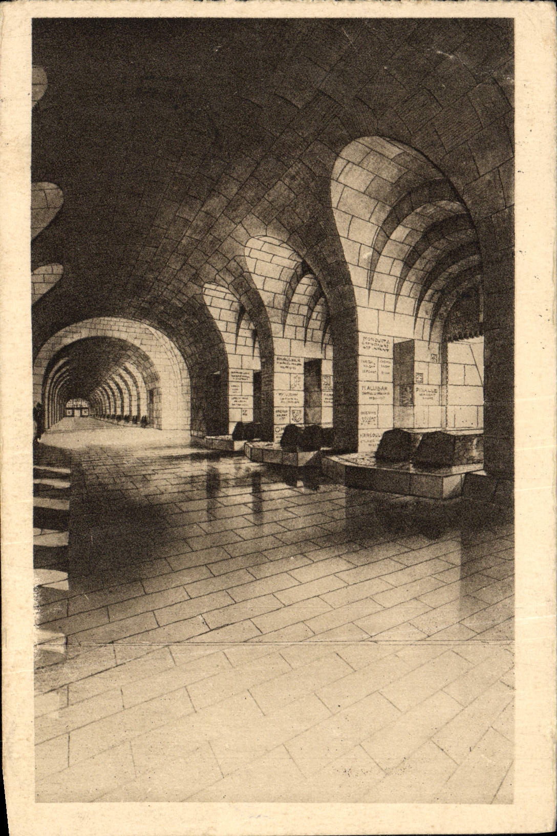 Kloster des Ossuaire de Douaumont — Alveolen der Grabstätten — Léon Azéma und Jacques Hardy, Architekten