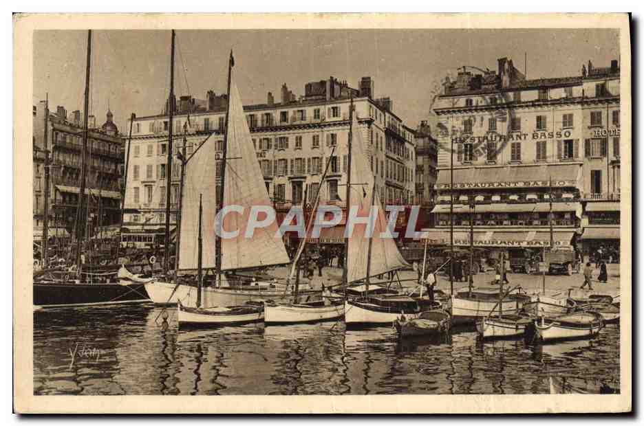 CPA Marseille Un coin du vieux port Bateaux 