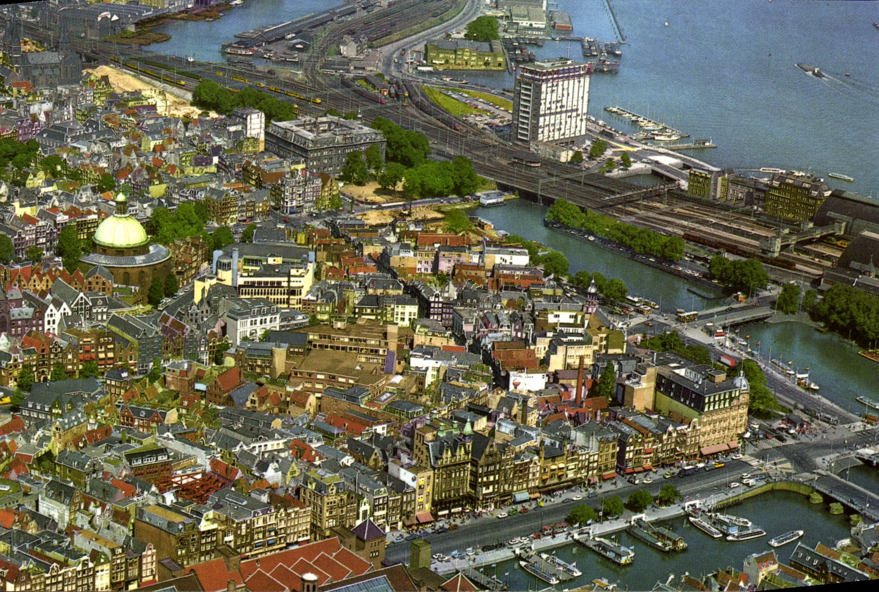 CPM Amsterdam Holland Luchtopname Damrak