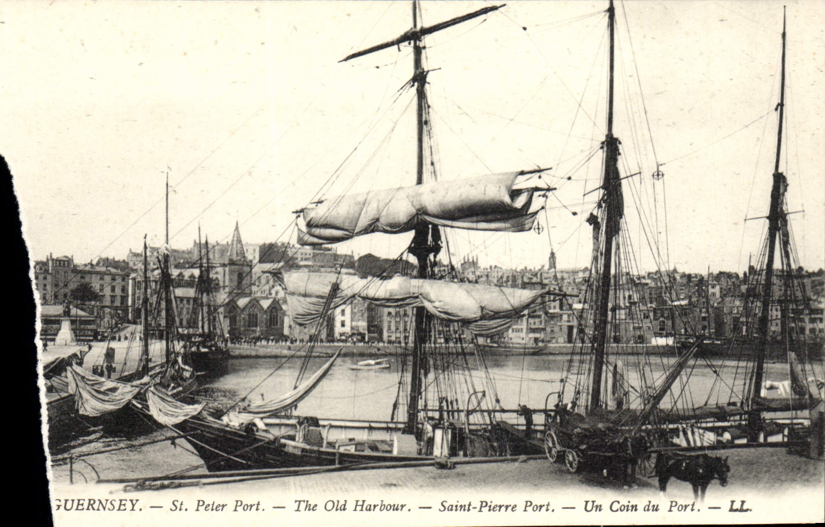 CPA Guernsey St Peter Port The Old Harbour Saint Pierre Port Bateau Voilier