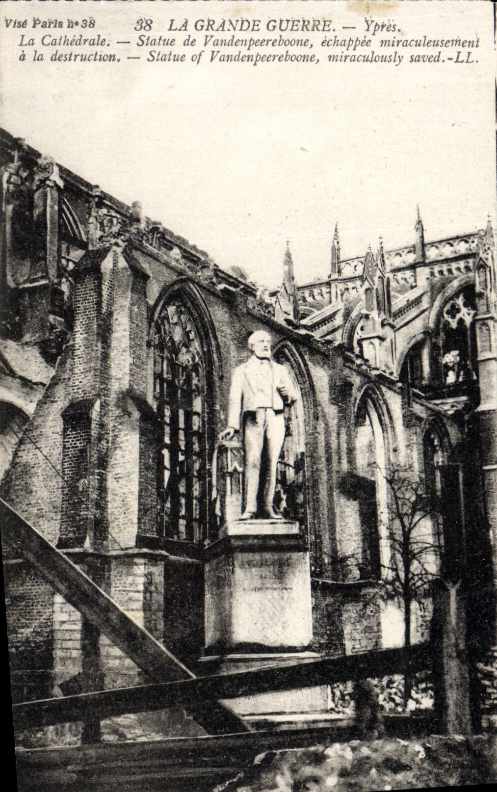 La Cathédrale — Statue de Vandenpeereboone miraculeusement épargnée — Visé Paris n°38