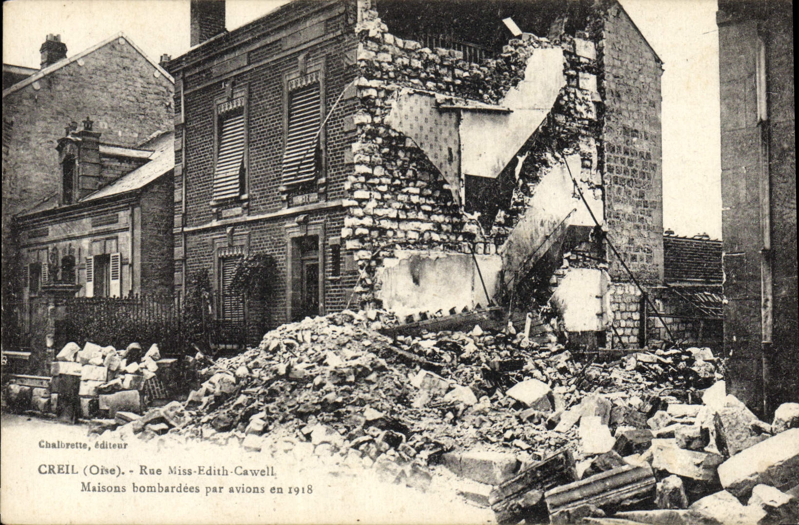 Creil (Oise) — Rue Miss-Edith-Cawell, maisons bombardées par avions en 1918 — Chalbrette, éditeur