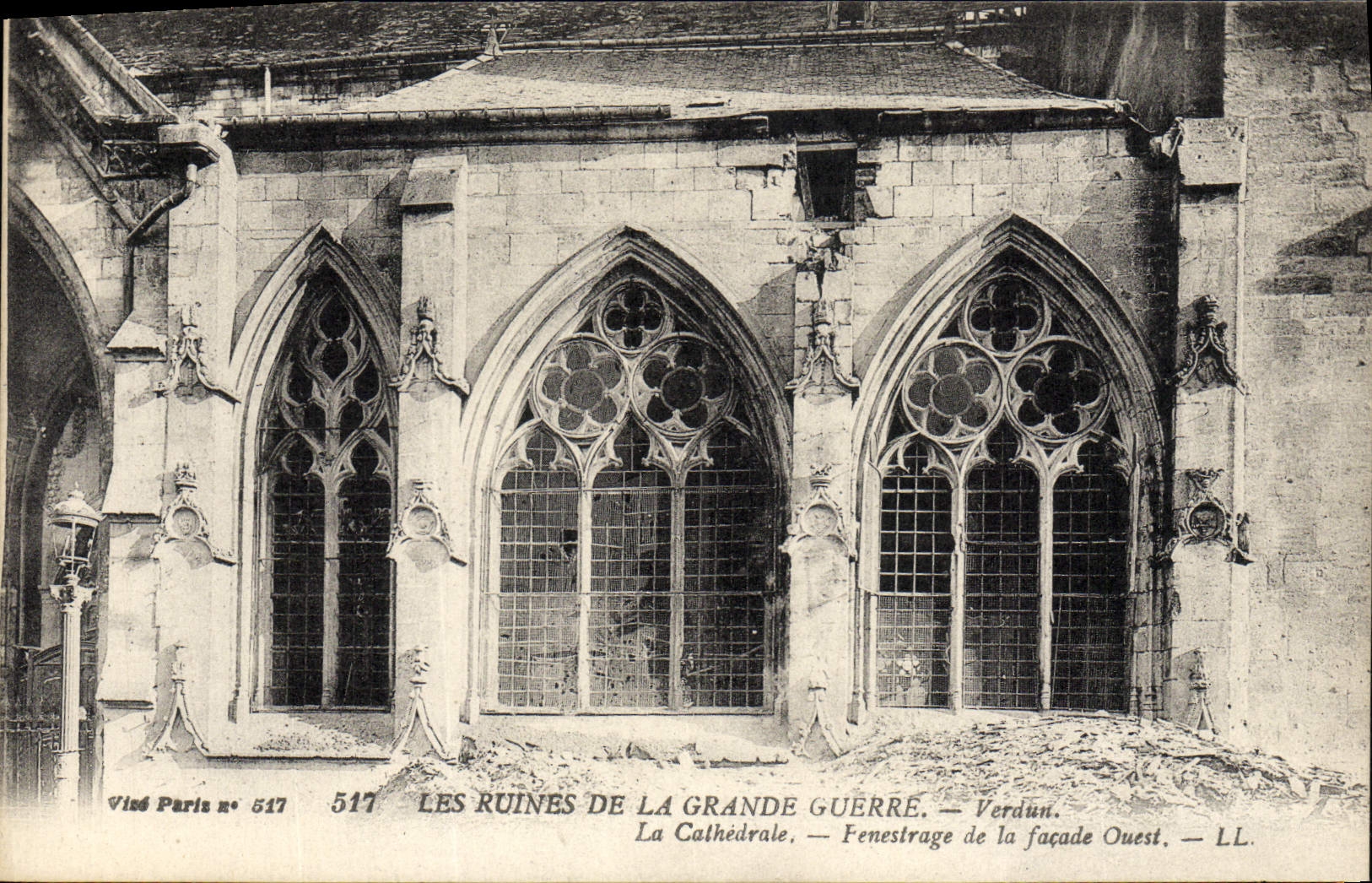 CPA Les Ruines De La Grande Guerre Verdun La cathedrale Militaria
