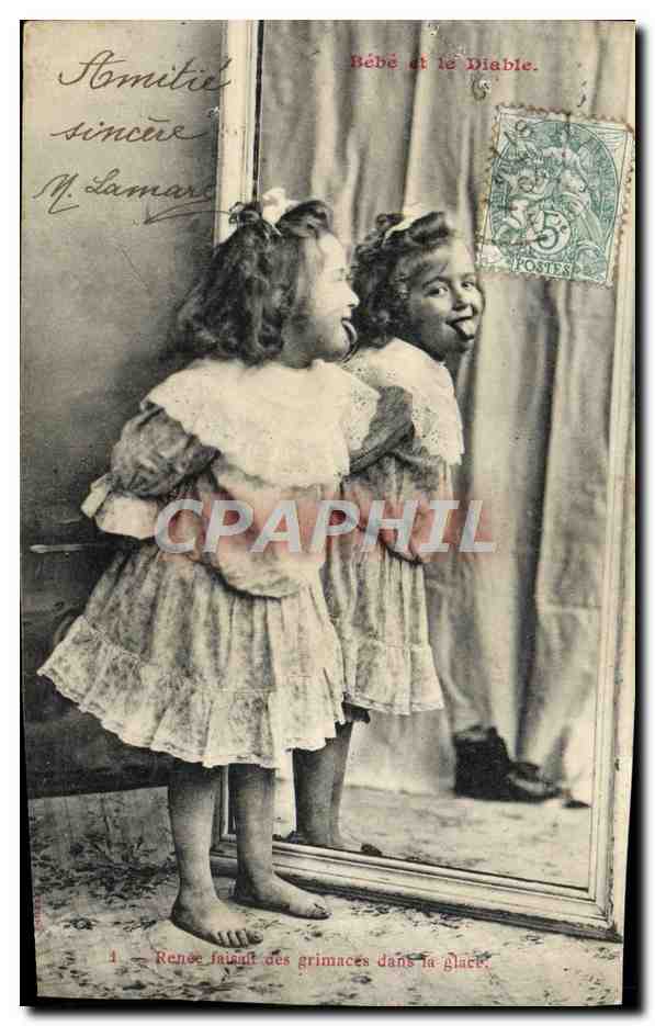 CPA Fantaisie Enfant Bebe et le diable Des Grimaces Dans La glace