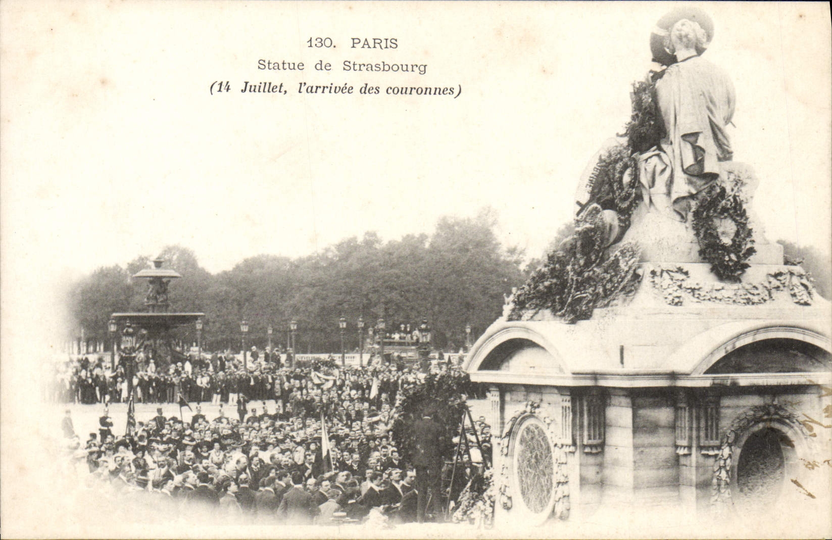 CPA Paris Statue de Strasbourg 14 juillet l'arrivee des couronnes