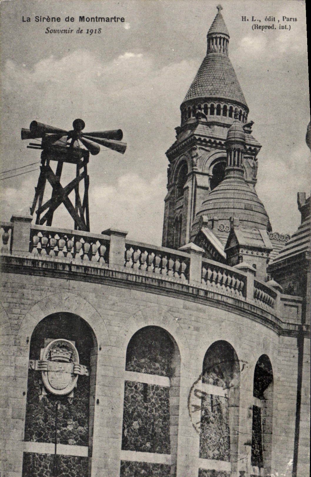 CPA Paris La sirene de Montmartre 1918 Militaria Sacre Coeur 