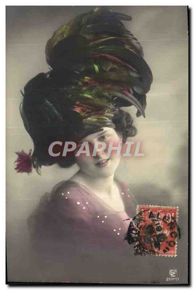 CPA Fantaisie Femme Coiffe Chapeau