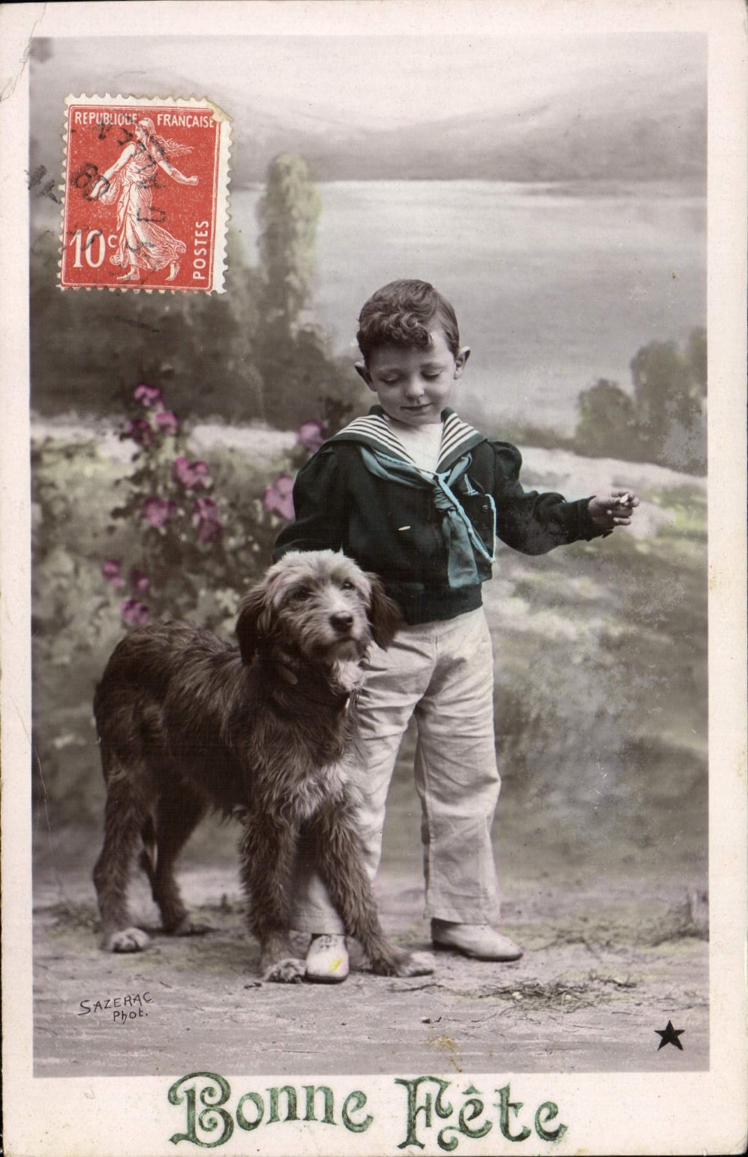 Enfant en tenue de marin avec chien — Sazerac Phot. — Bonne Fête — timbre 10c République Française