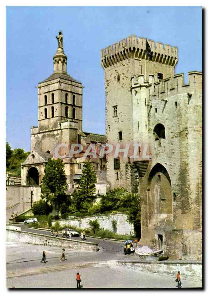 CPM Avignon Les Palais des Papes et la Cathedrale N D des Doms 