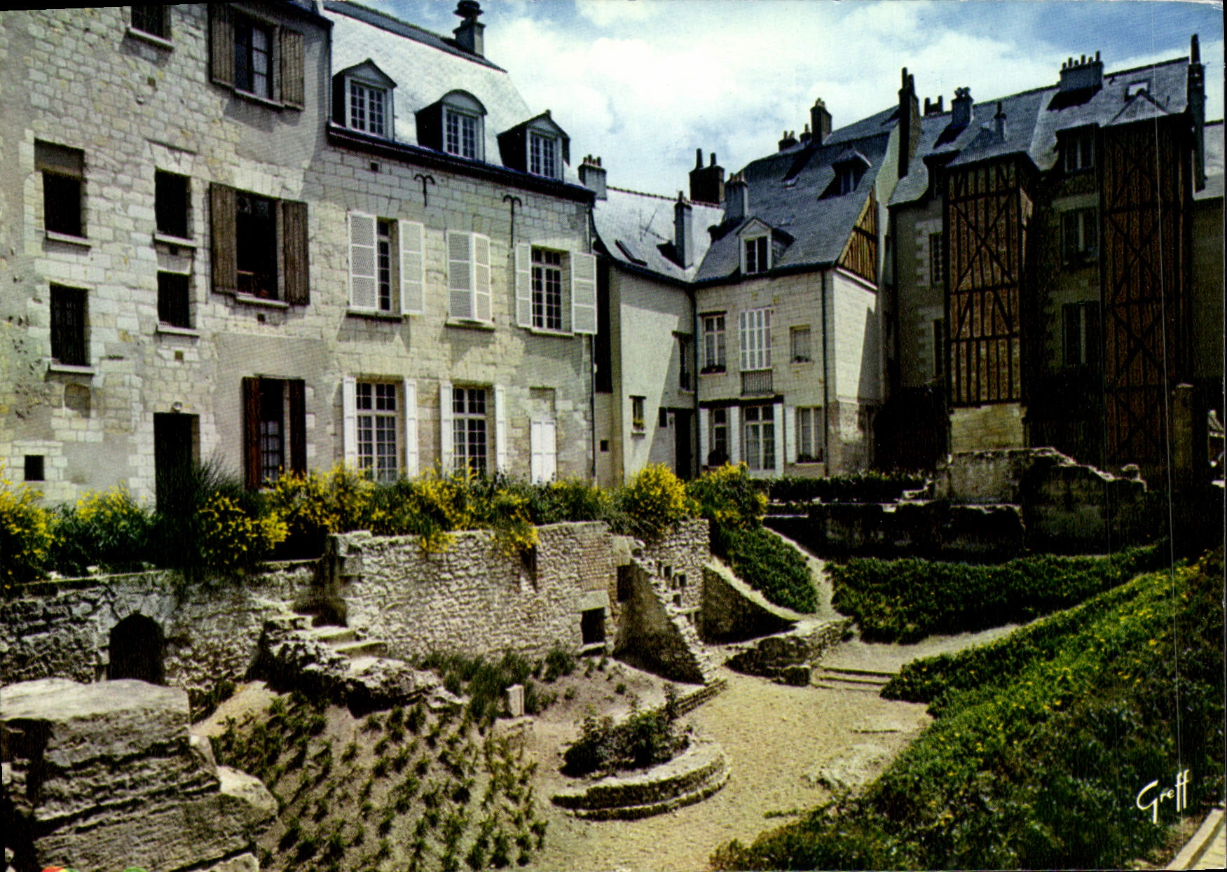 CPM Tours Vieilles maisons des XV e et XVl e siecles 