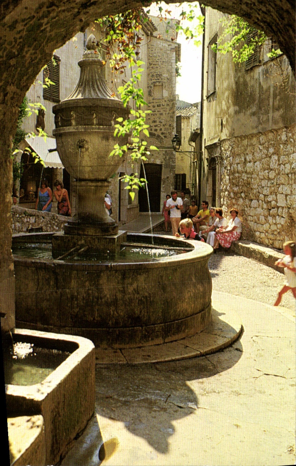 CPM Saint Paul de Vence La vieille fontaine