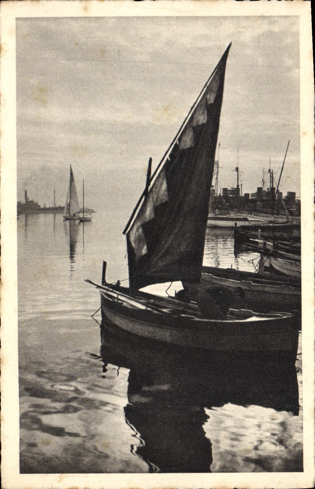 CPA Barques de Pecheurs au Port de Cannes Bateau