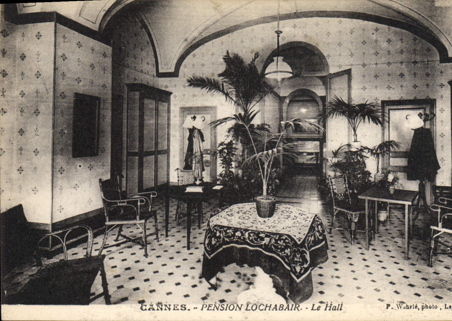 CPA Cannes Pension Lochabair Le Hall