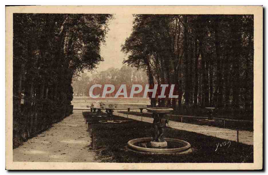 CPA Splendeurs et Charmes de Versailles Les jardins L'allee d'eau