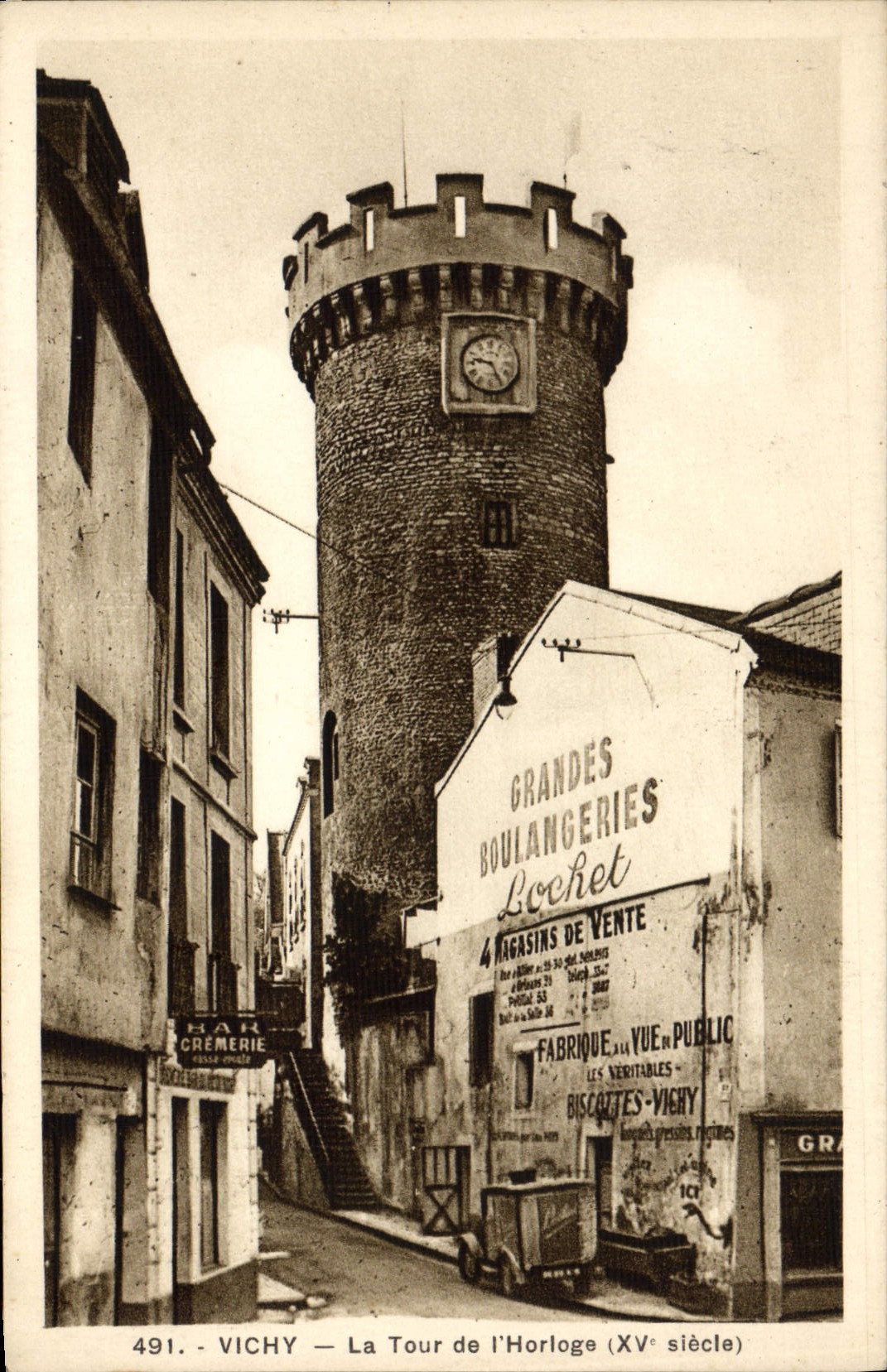 CPA Vichy La Tour de l'Horloge Grandes Boulangeries Lochet Cremerie Boulangerie 