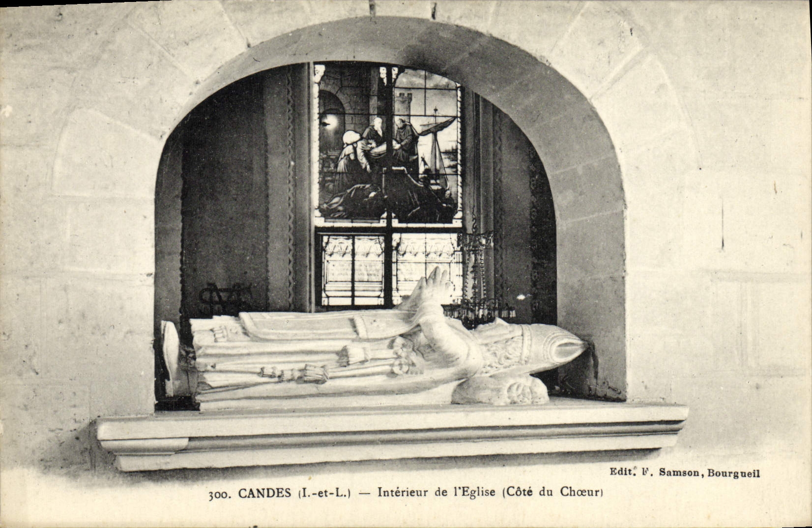 CPA Candes Interieur de l'Eglise Cote du choeur