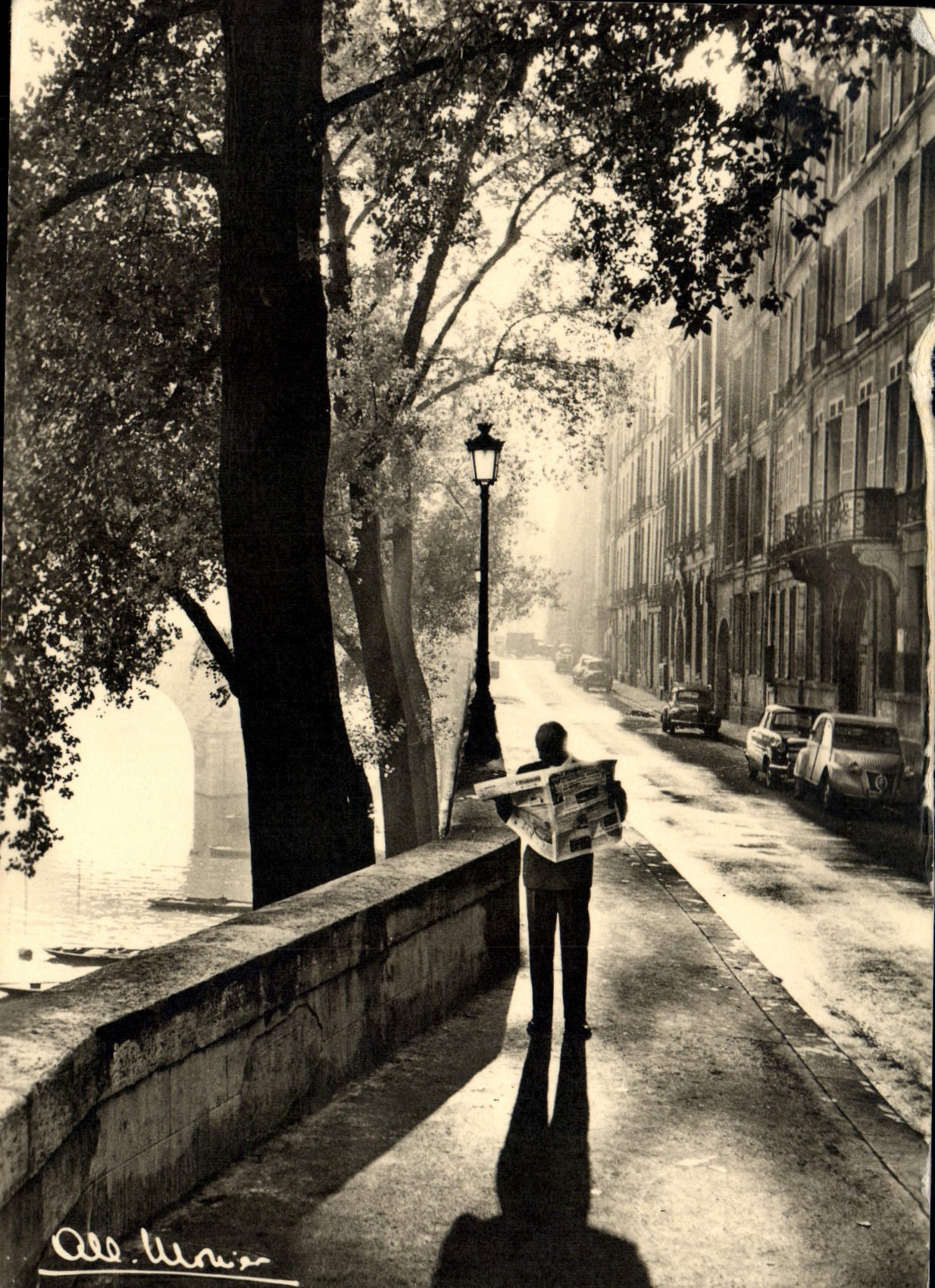 CPM Paris Le Quai de Bourbon vers le Pont Marie 