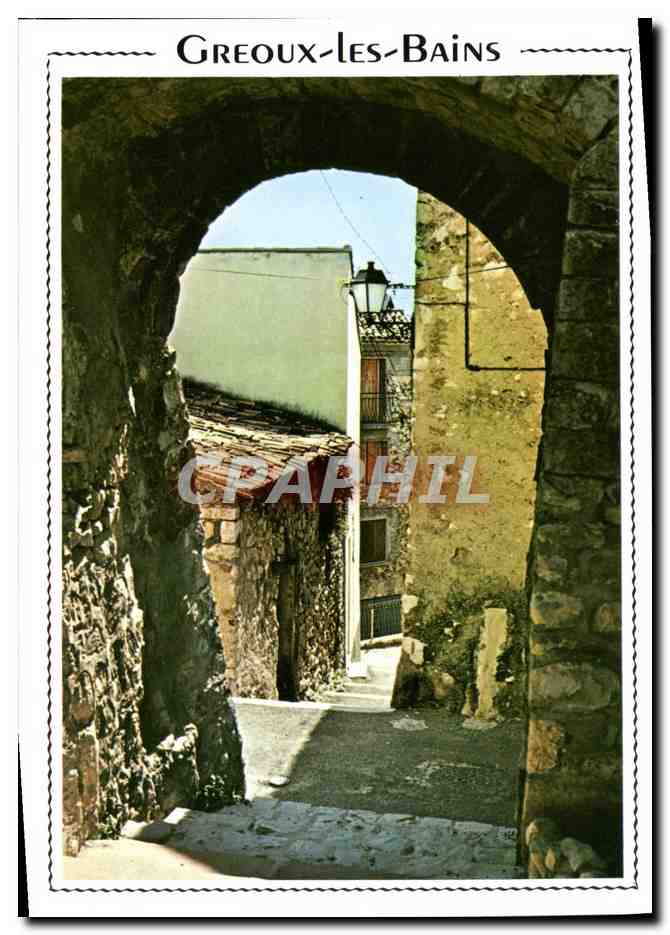 CPM Greoux Les Bains Une vieille rue pittoresque
