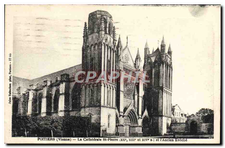 CPA Poitiers La Cathedrale St Pierre et l'ancien eveche