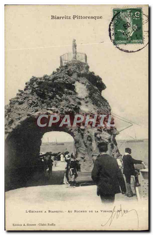 CPA Biarritz Pittoresque L'escadre a Biarritz Au rocher de la vierge Bateaux 