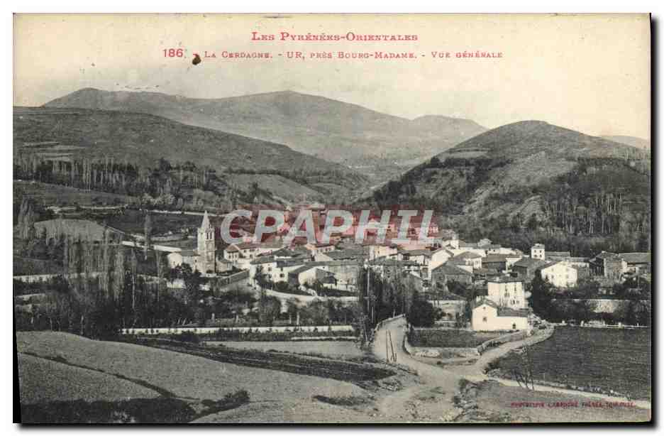 CPA La Cerdagne Ur Pres Bourg Madame Vue Generale