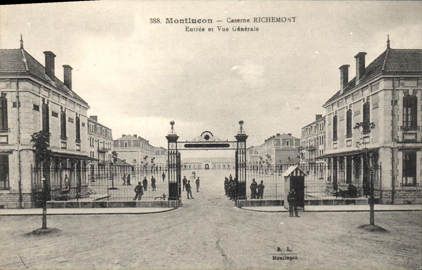 Montluçon — Caserne RICHEMONT — Entrée et Vue Générale — B. L. Montluçon