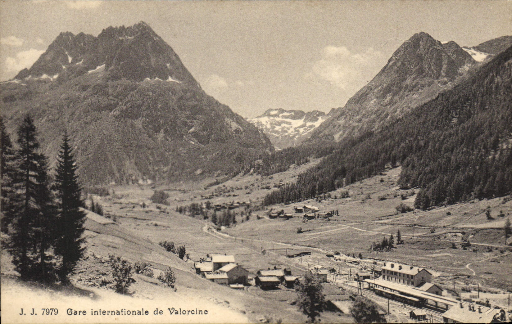 CPA Gare Internationale De Valorcine Train