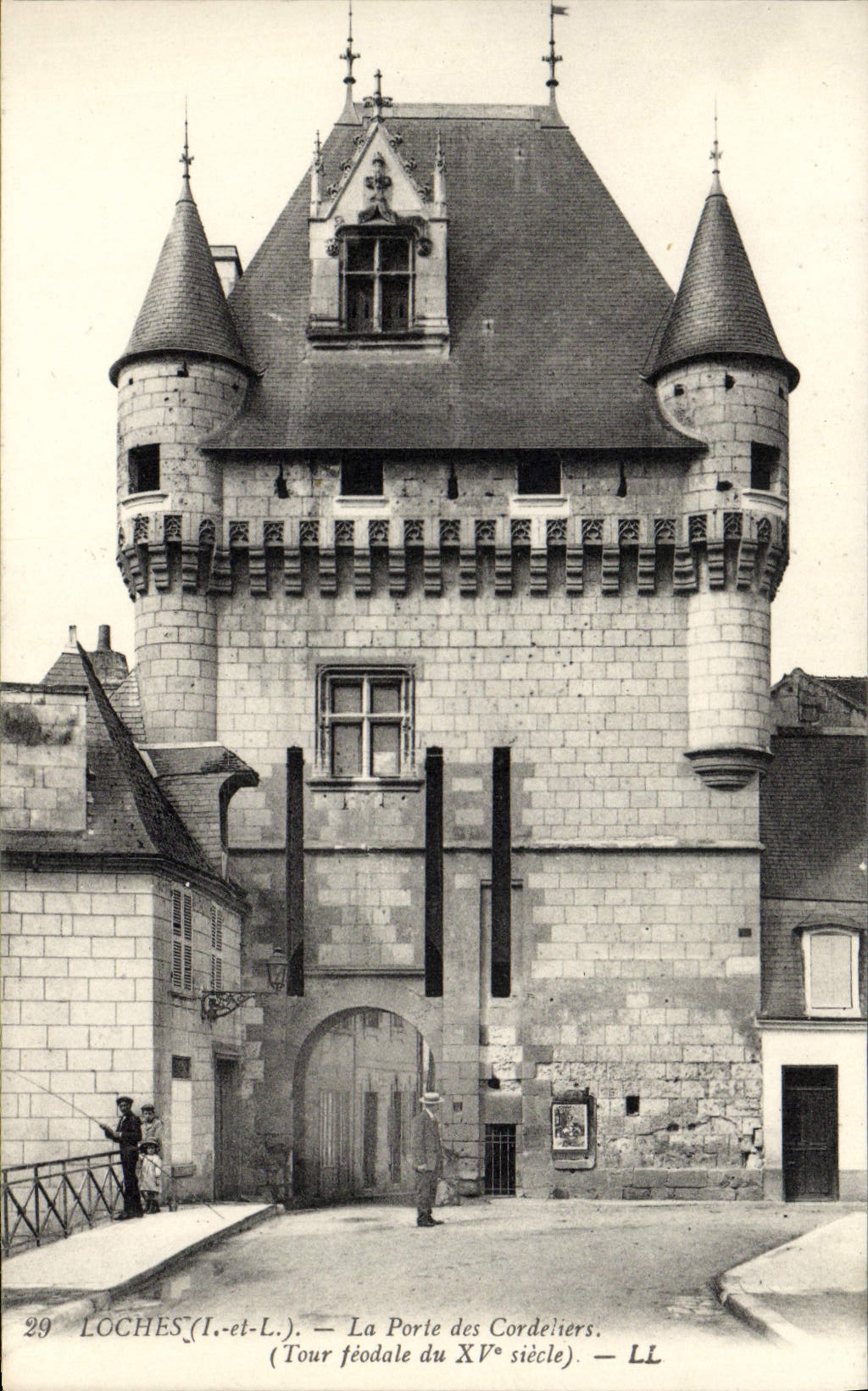 CPA Loches Le chateau La porte des Cordeliers Tour feodale 