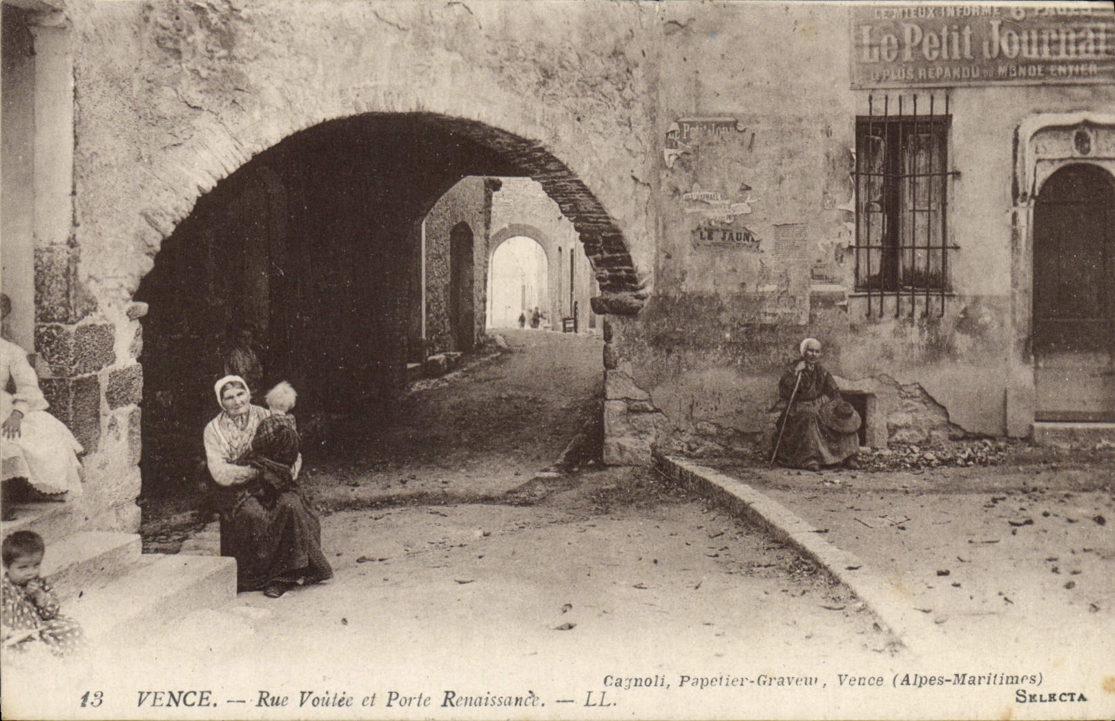 Vence — Rue Voutée et Porte Renaissance — Cagnoli, Papetier-Graveur, Vence (Alpes-Maritimes)