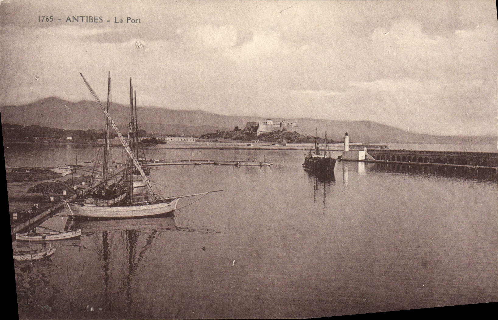 CPA Antibes Le Port Bateau Voilier